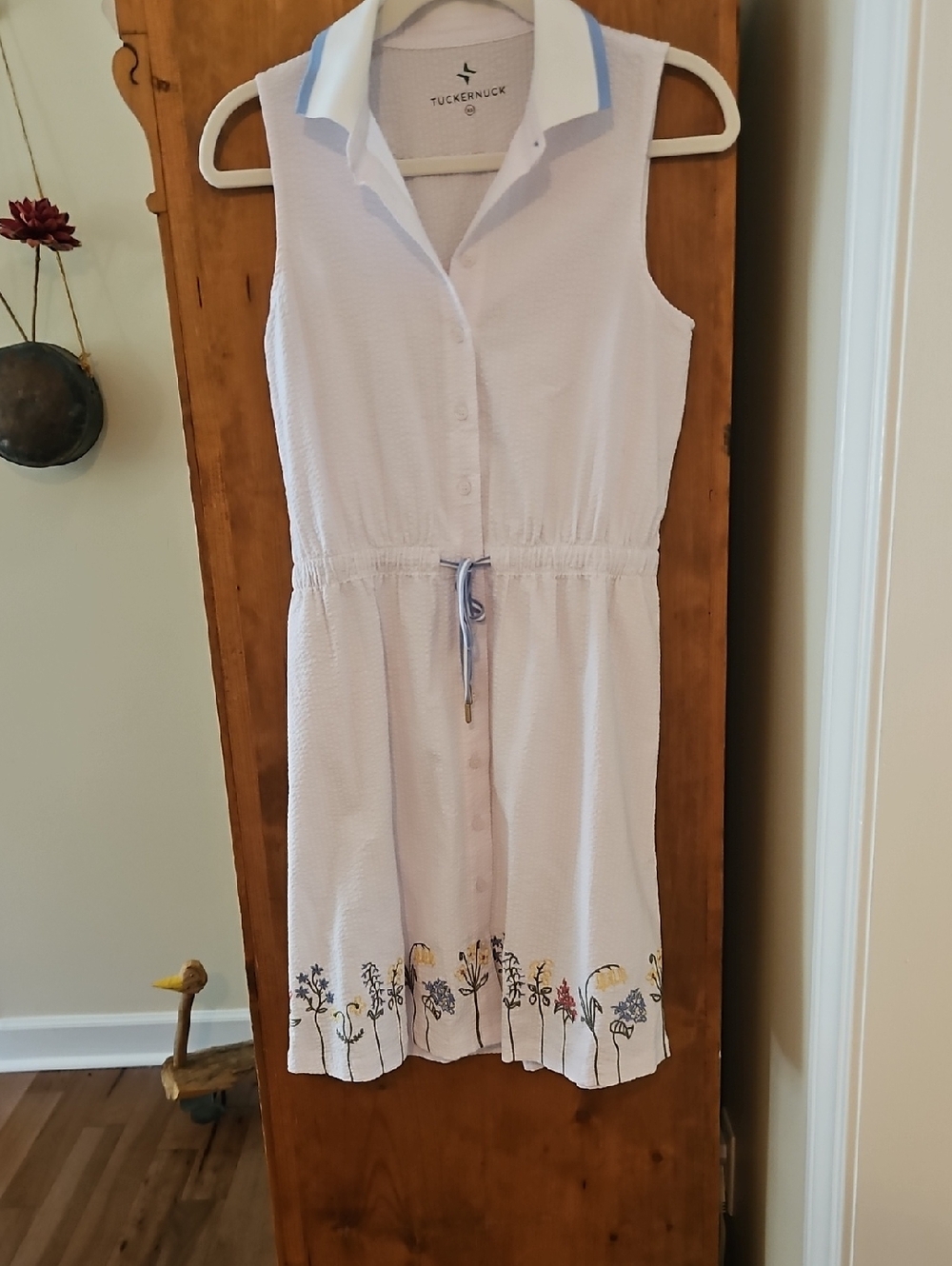 Never Worn Tuckernuck  White Sleeveless Alcot Golf  Dress with Floral Hem